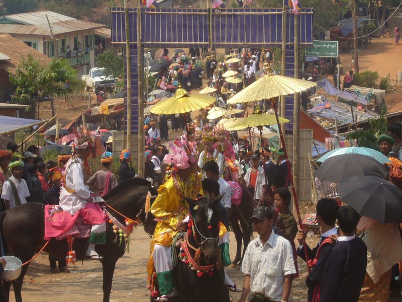 Travel - Myanmar - Kalaw Shan - Novice Procession into the Monastery